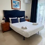Elegant Mar Palm-mar